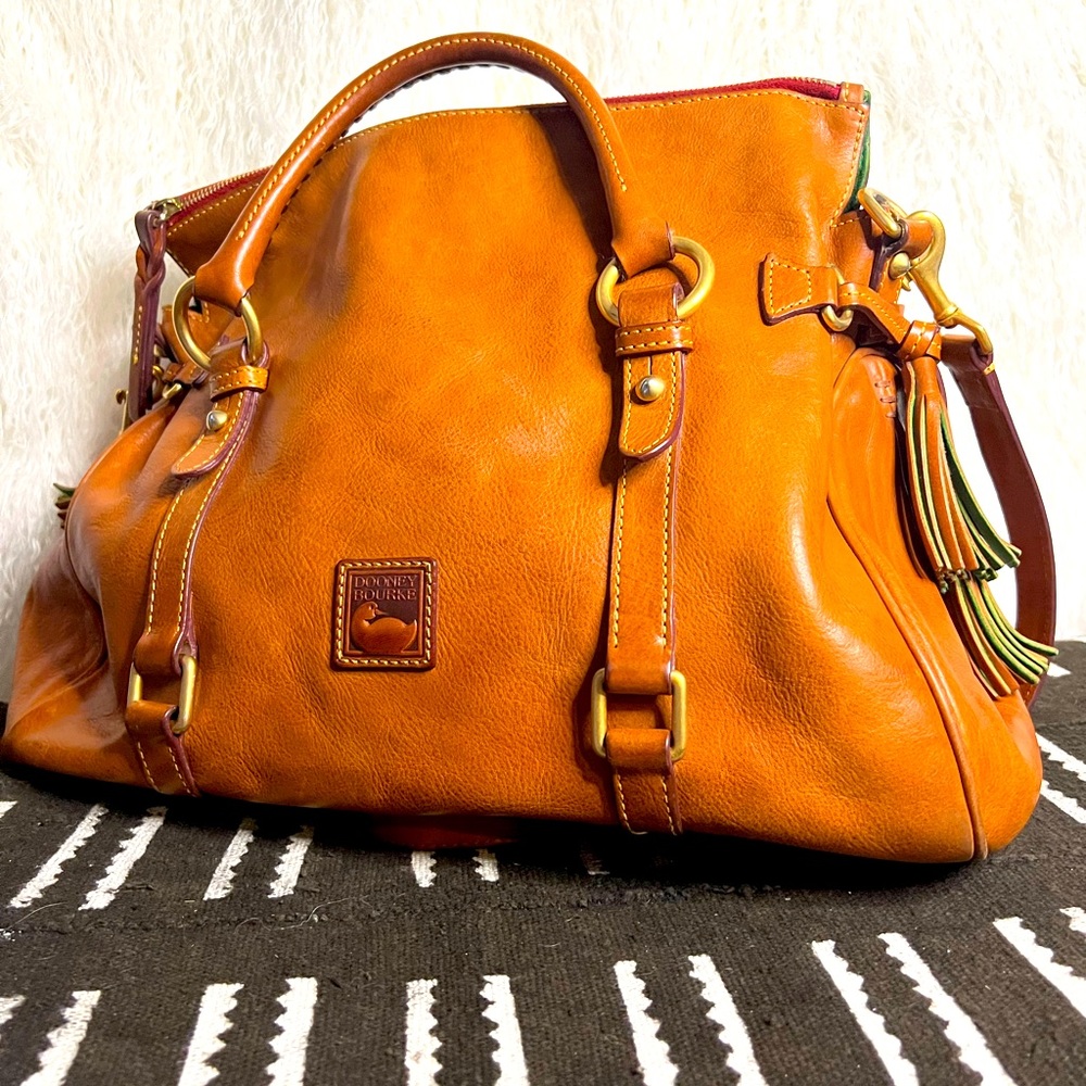 Dooney Bourke authentic tan purse.